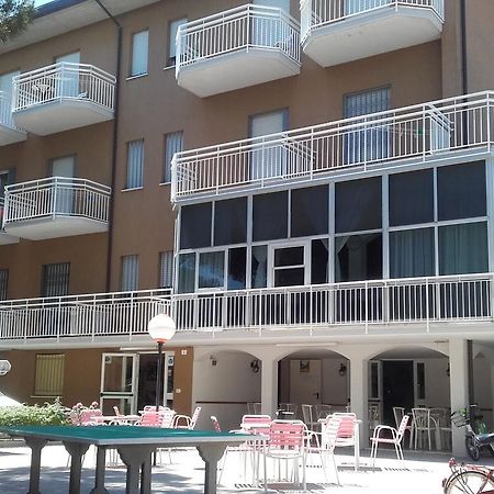 Hotel Toschi Lido di Classe Kültér fotó