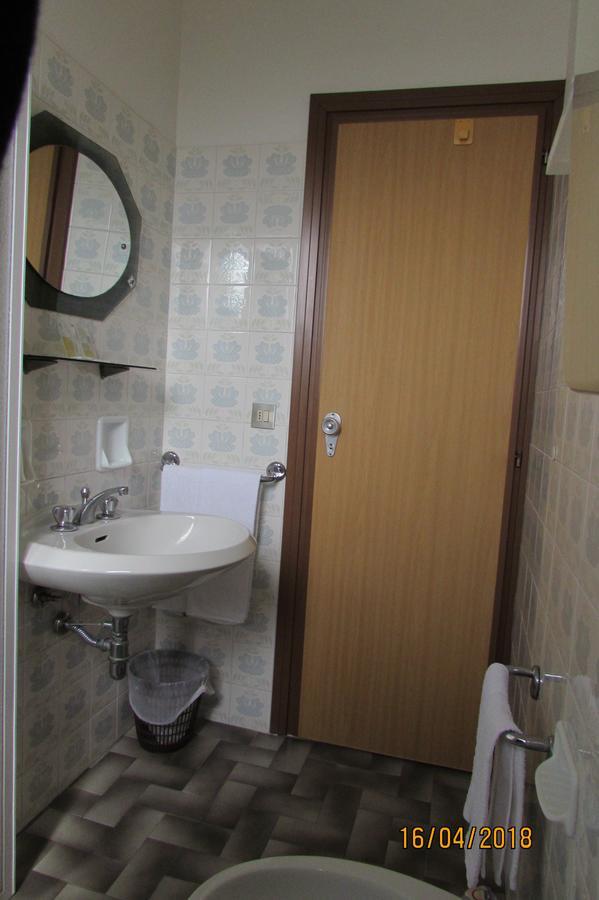 Hotel Toschi Lido di Classe Kültér fotó